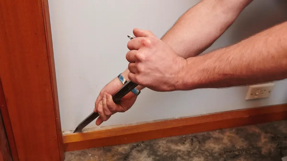 How Can You Easily Remove A Skirting Board