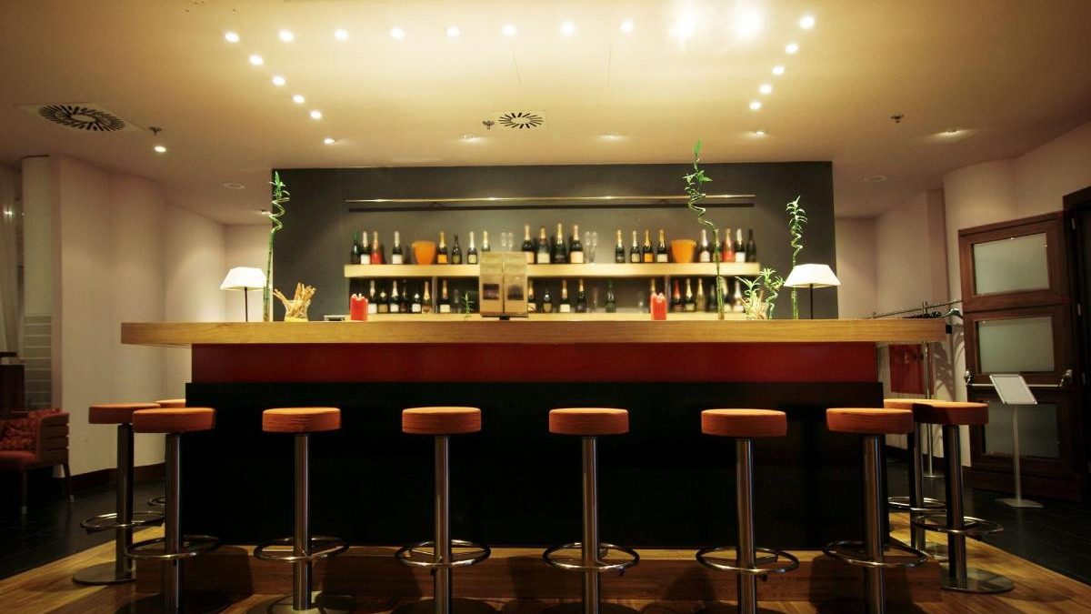 The Importance of Comfort and Durability in Choosing Commercial Bar Stools