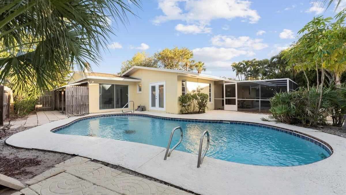 Making a Splash: Uncovering the Best Opportunities in Orlando’s Pool Home Market