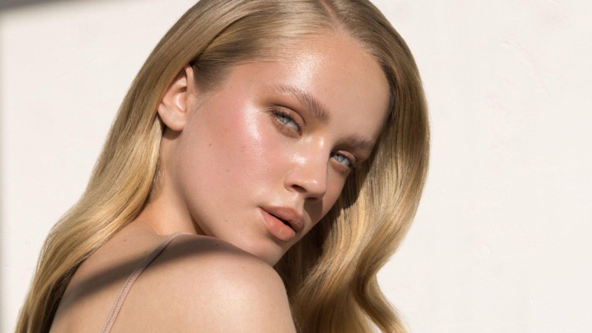 Summer Glow: 10 Essential Items To Help You Look and Feel Your Best