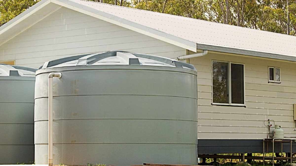 Maintaining Healthy Gutters and Tank Water: Tips for a Symbiotic Relationship