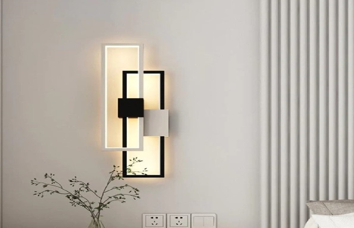 Metal Frame Minimalist LED Wall Light