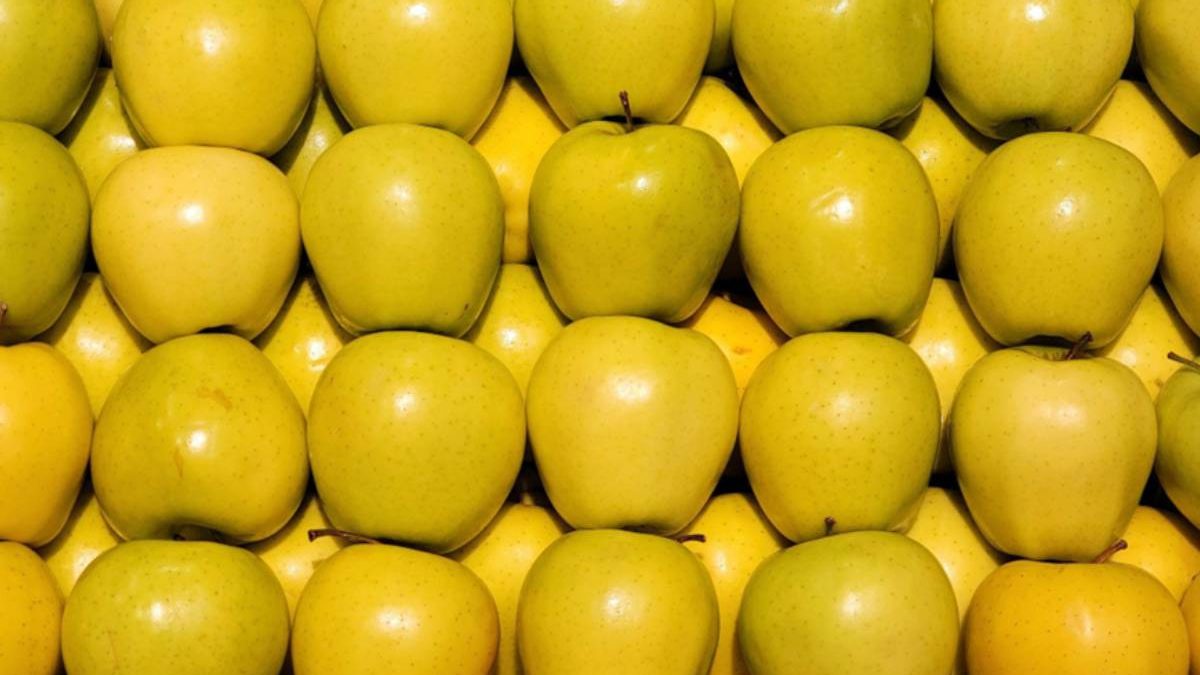 Exploring the Delicious World of Yellow Apples