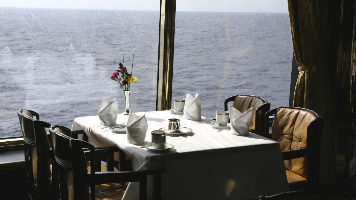 LOCulinary Waves: Fine Dining on Cruise Ships