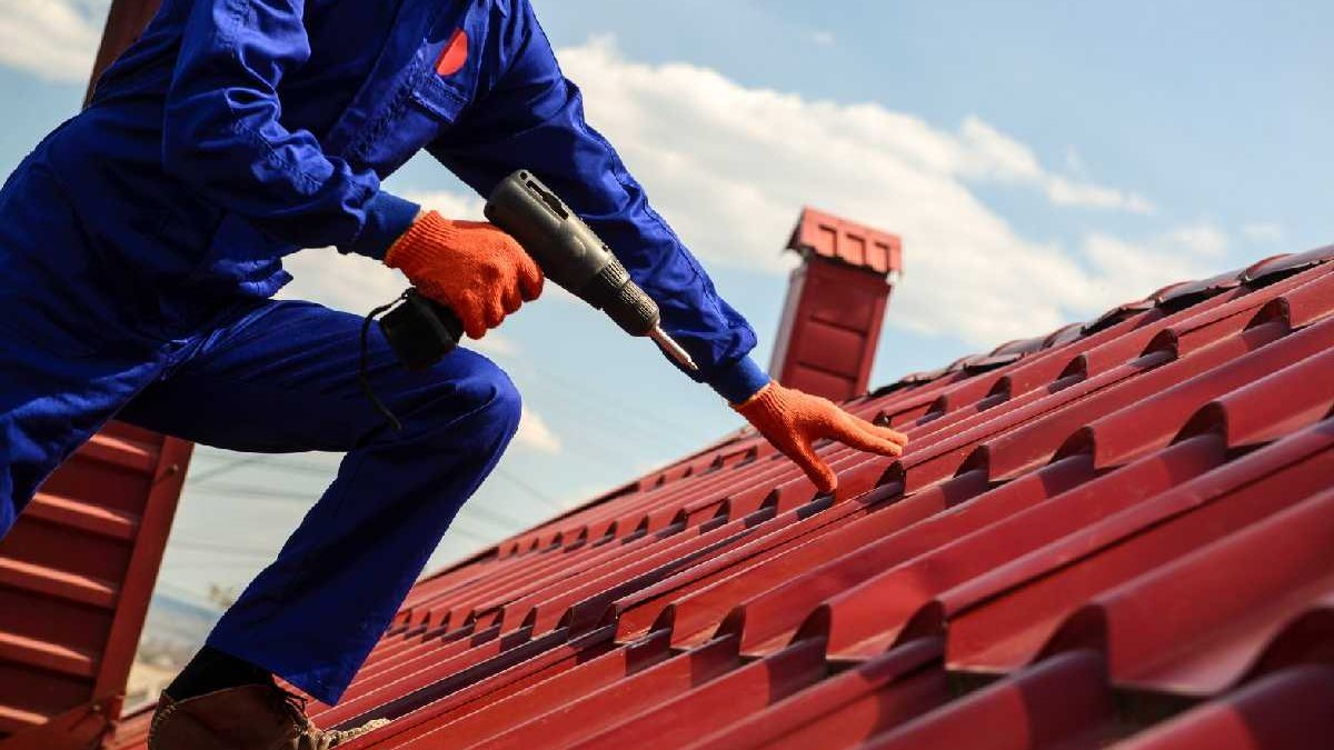 How to Avoid Common Mistakes When Hiring a Roofing Contractor
