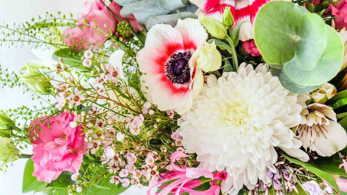 Flowers and Mental Wellness: The Benefits of Floral Arrangements