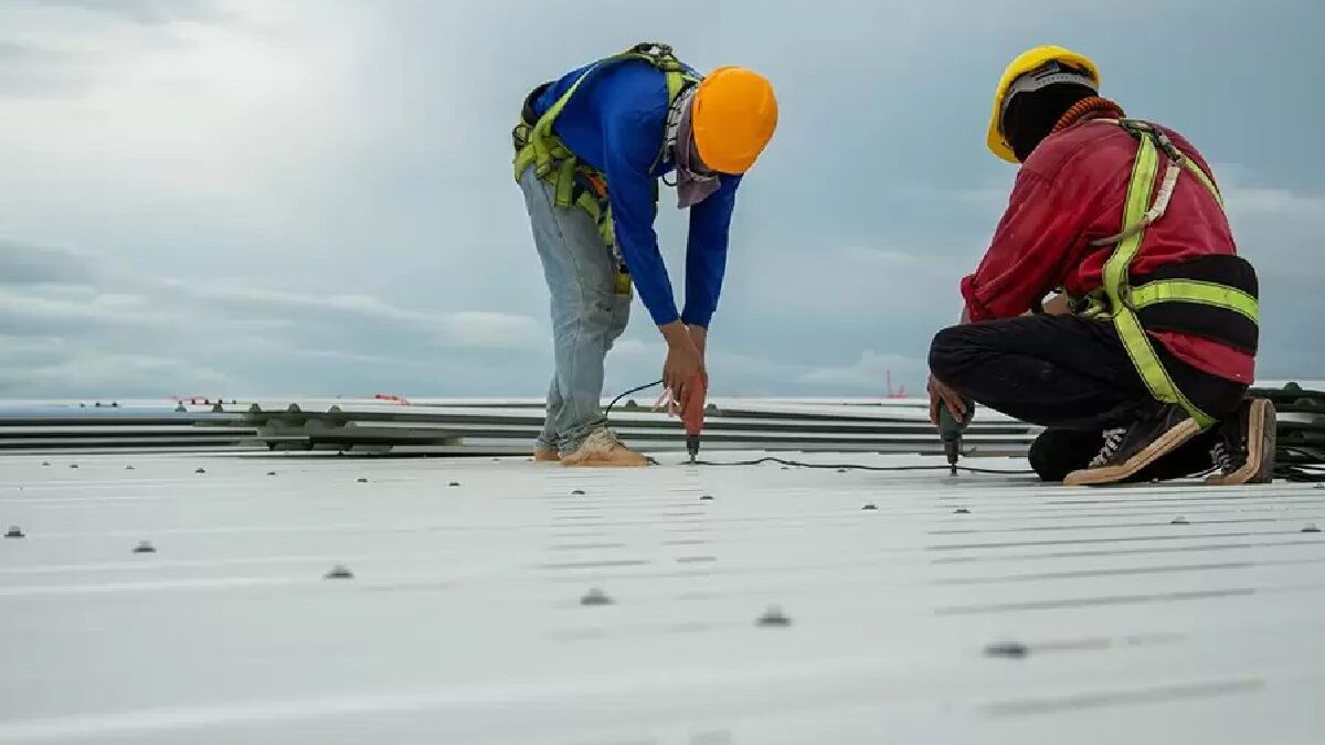 How to Avoid Common Mistakes When Hiring a Roofing Contractor