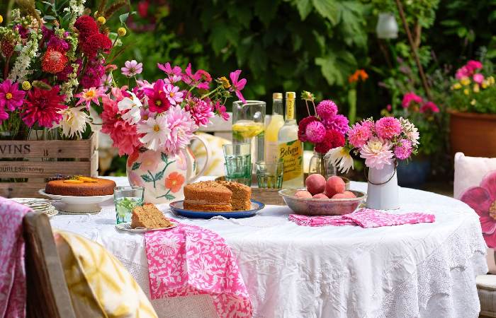 Hosting Tips: Farmhouse Table Setup and Pairings