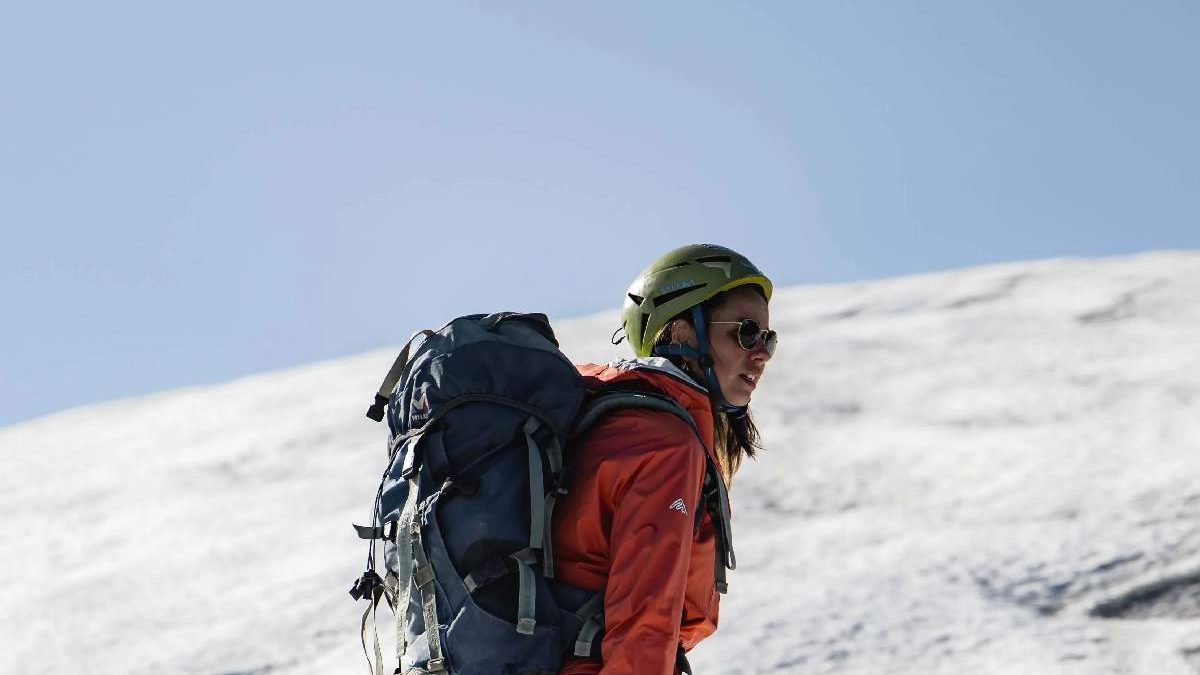 Outdoor Apparel Every Mountain Climbing Beginners Should Bring