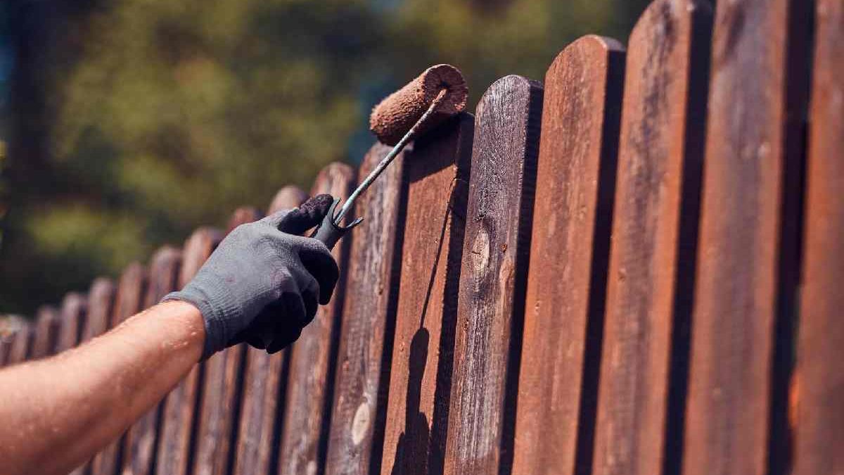 Essential Considerations Before Choosing a Wood and Iron Fencing Company
