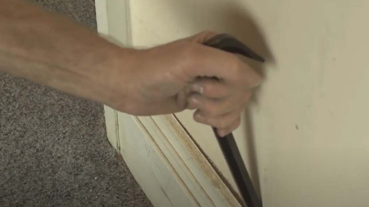 How Can You Easily Remove A Skirting Board